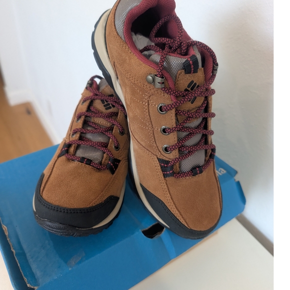 Columbia Women n's Tan and Black Athletic Shoes - Picture 5 of 7